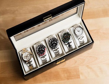 روش خرید ساعت خوب ، جعبه ساعت را فراموش نکنید.